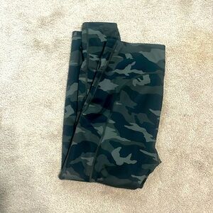 Athleta Ultimate 7/8 tight w pockets